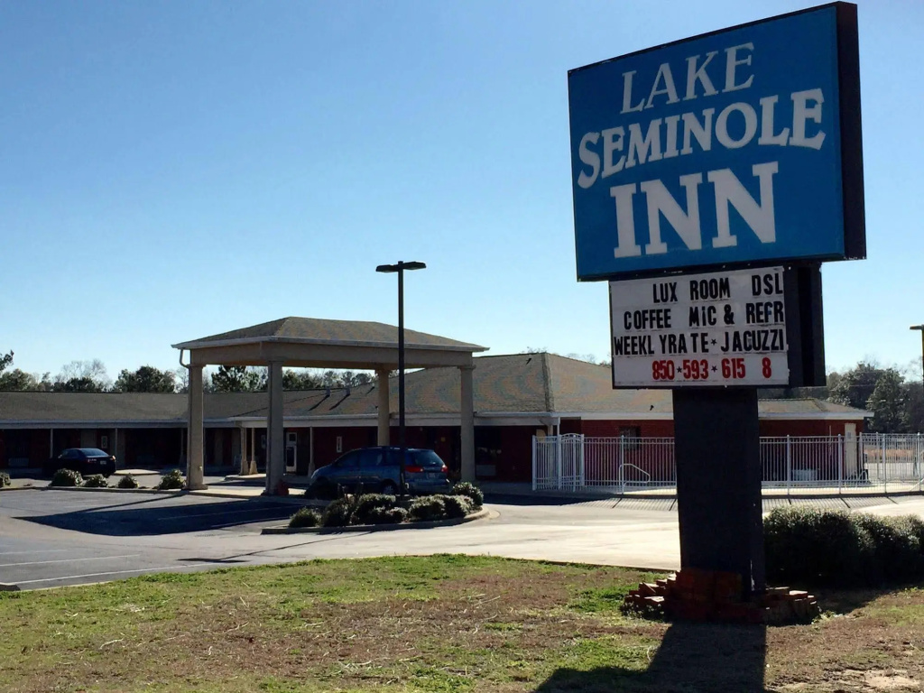 Lake Seminole Inn — photo 1